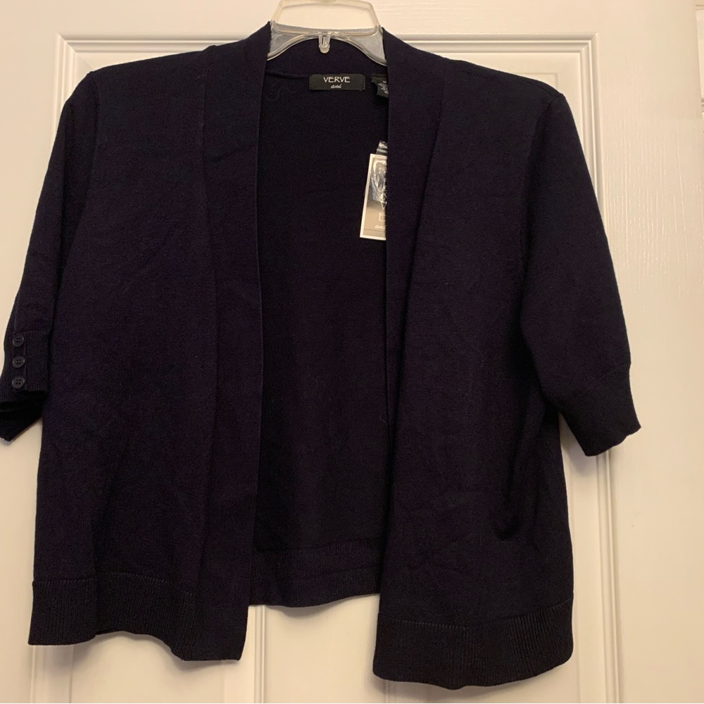 Adorable navy crop sweater